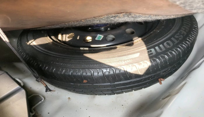 2017 Maruti Dzire VXI, Petrol, Manual, 71,140 km, tyre