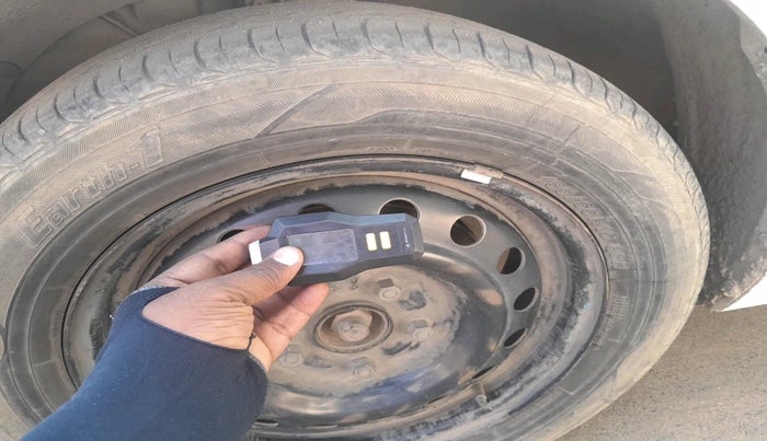 2020 Maruti Ertiga VXI SHVS, Petrol, Manual, 1,43,701 km, tyre