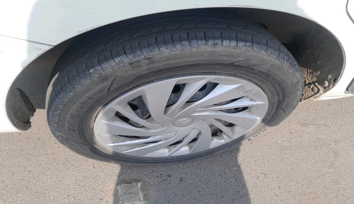 2020 Maruti Ertiga VXI SHVS, Petrol, Manual, 1,43,701 km, tyre