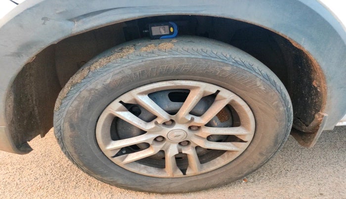 2020 Renault TRIBER RXT AMT, Petrol, Automatic, 70,212 km, tyre