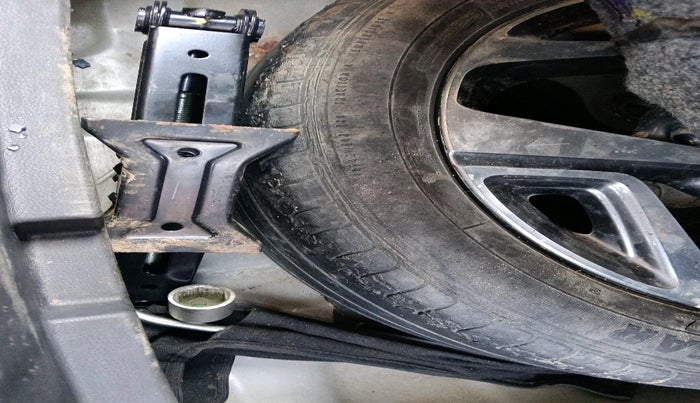 2024 Hyundai AURA SX 1.2 CNG, Petrol, Manual, 42,969 km, tyre