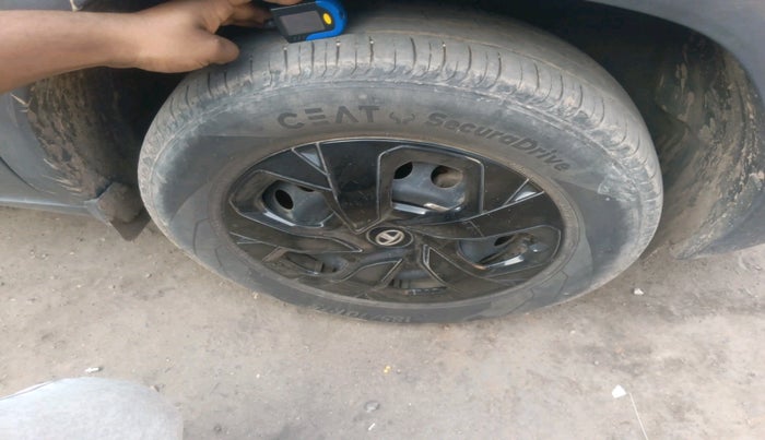 2022 Tata PUNCH ADVENTURE MT, Petrol, Manual, 35,706 km, tyre