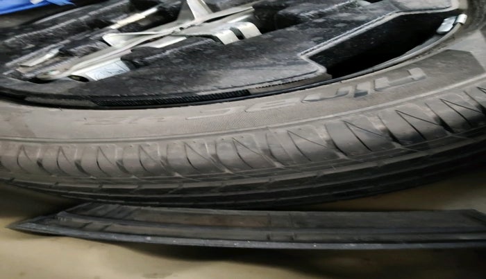 2016 Maruti Vitara Brezza ZDI PLUS DUAL TONE, Diesel, Manual, 81,566 km, tyre