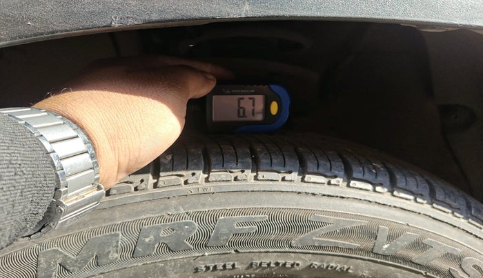 2016 Mahindra Kuv100 K4 6 STR, Petrol, Manual, 22,974 km, tyre