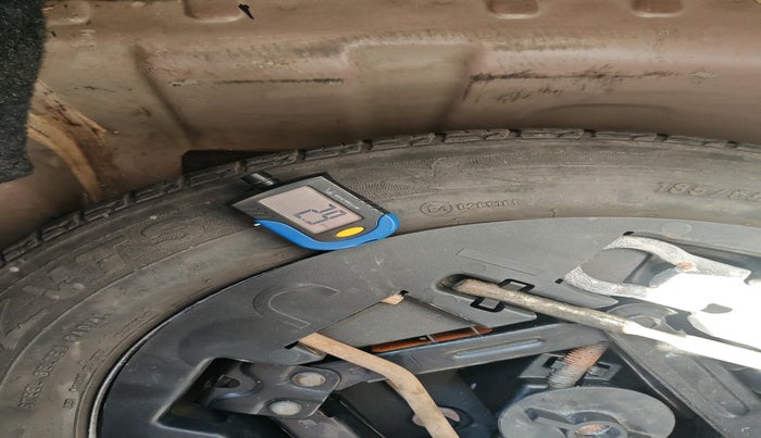 2016 Mahindra Kuv100 K4 6 STR, Petrol, Manual, 22,974 km, tyre