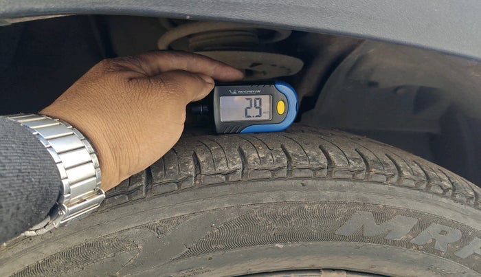 2016 Mahindra Kuv100 K4 6 STR, Petrol, Manual, 22,974 km, tyre