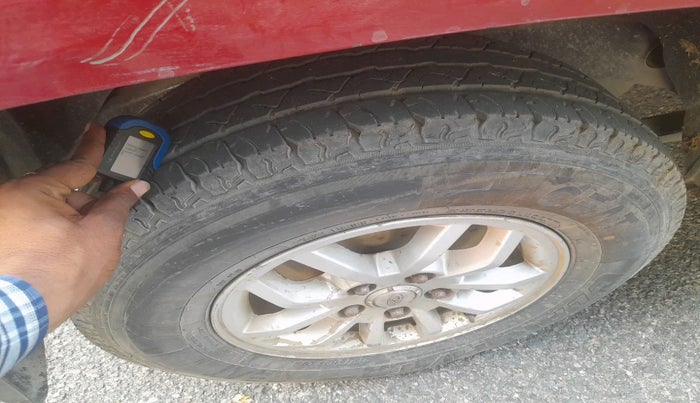 2016 Mahindra TUV300 T8, Diesel, Manual, 1,48,000 km, tyre