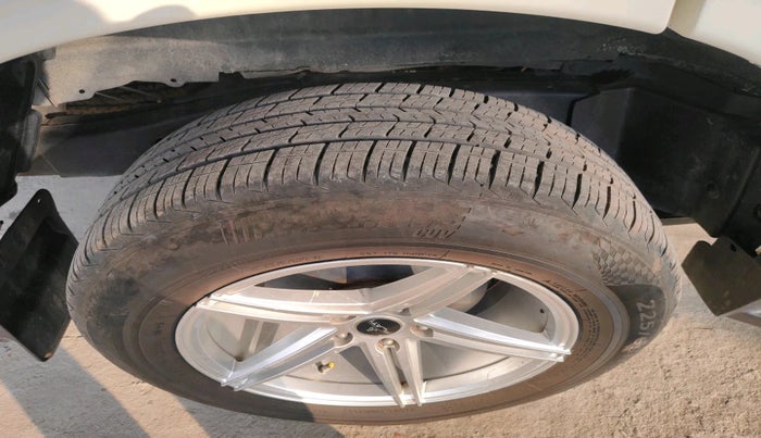 2017 Mahindra Scorpio S10 1.99 INTELLI-HYBRID, Diesel, Manual, 1,08,311 km, tyre