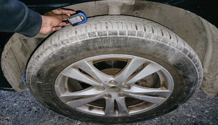 2011 Hyundai Santa Fe 4 WD AT, Diesel, Automatic, 1,66,558 km, tyre