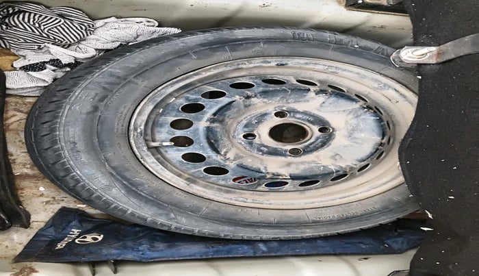 2015 Hyundai Xcent S 1.2, Petrol, Manual, 1,27,293 km, tyre