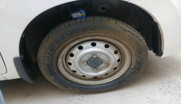 2015 Maruti Wagon R 1.0 LXI, Petrol, Manual, 62,127 km, tyre