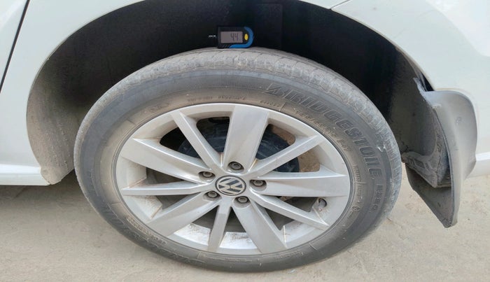 2016 Volkswagen Ameo HIGHLINE1.2L, Petrol, Manual, 1,57,077 km, tyre