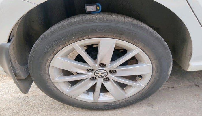 2016 Volkswagen Ameo HIGHLINE1.2L, Petrol, Manual, 1,57,077 km, tyre