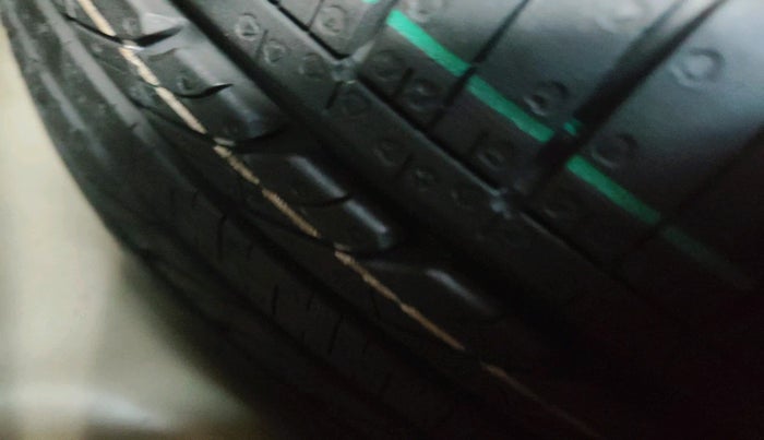 2025 Hyundai VENUE S(O) 1.2, Petrol, Manual, 24,639 km, tyre