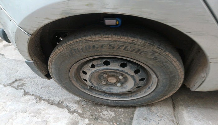 2010 Maruti Swift VDI, Diesel, Manual, 1,01,616 km, tyre