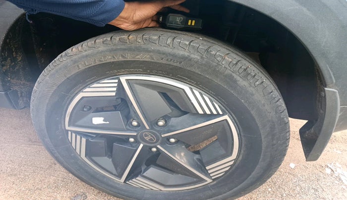 2023 Tata NEXON CREATIVE AMT 1.5 DIESEL, Diesel, Automatic, 68,672 km, tyre