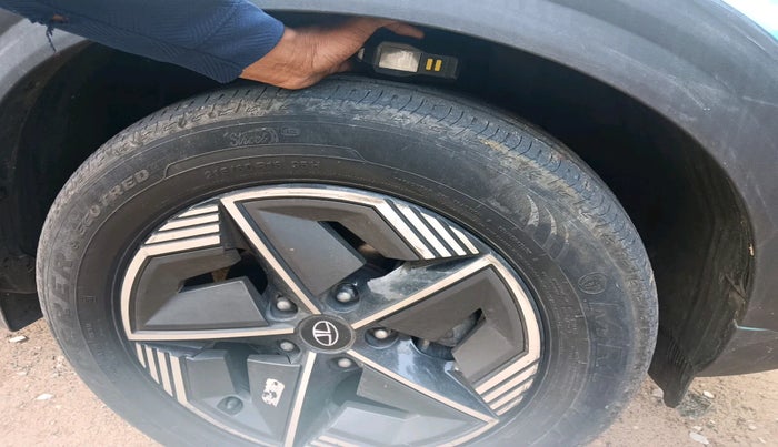 2023 Tata NEXON CREATIVE AMT 1.5 DIESEL, Diesel, Automatic, 68,672 km, tyre