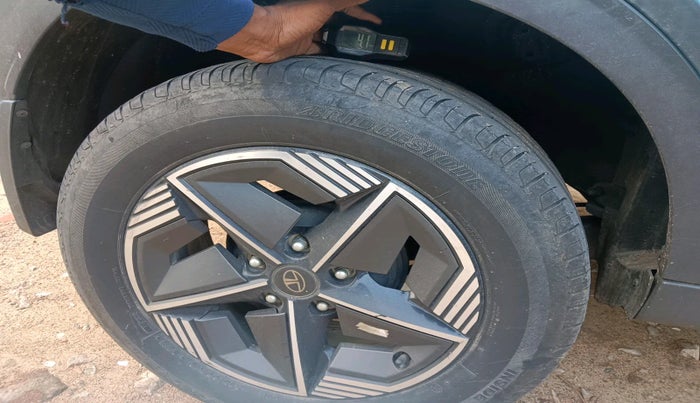 2023 Tata NEXON CREATIVE AMT 1.5 DIESEL, Diesel, Automatic, 68,672 km, tyre