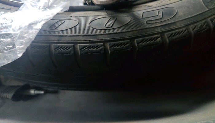 2013 Hyundai Eon MAGNA +, Petrol, Manual, 78,350 km, tyre