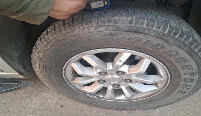 2016 Mahindra TUV300 T8, Diesel, Manual, 94,129 km, tyre