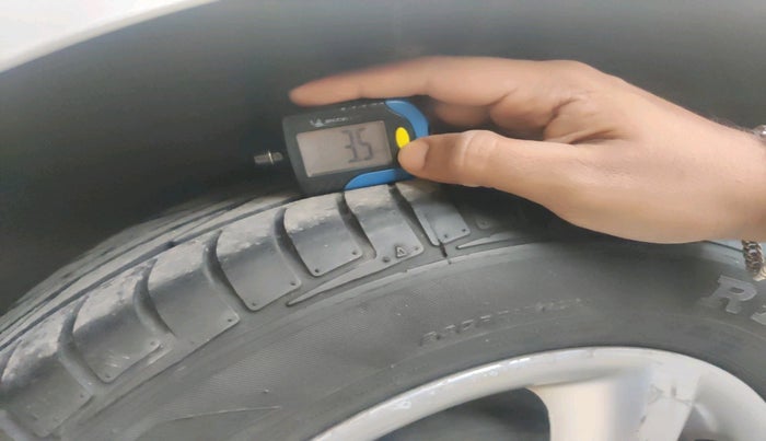 2012 Skoda Rapid ELEGANCE 1.6 MPI MT, Petrol, Manual, 58,608 km, tyre