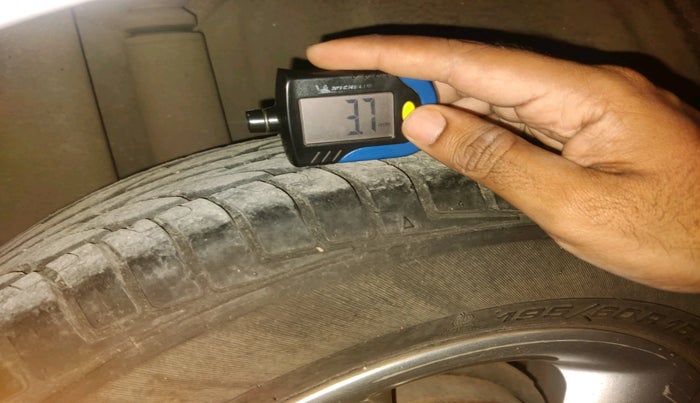 2012 Skoda Rapid ELEGANCE 1.6 MPI MT, Petrol, Manual, 58,608 km, tyre