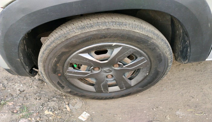 2016 Renault Kwid RXT 1.0, Petrol, Manual, 48,305 km, tyre