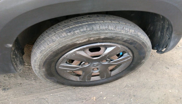 2016 Renault Kwid RXT 1.0, Petrol, Manual, 48,305 km, tyre