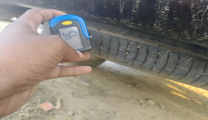 2017 Toyota Innova Crysta 2.4 ZX 7 STR, Diesel, Manual, 65,524 km, tyre