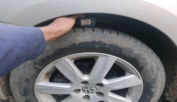 2011 Volkswagen Vento TRENDLINE 1.6, Petrol, Manual, 1,10,960 km, tyre