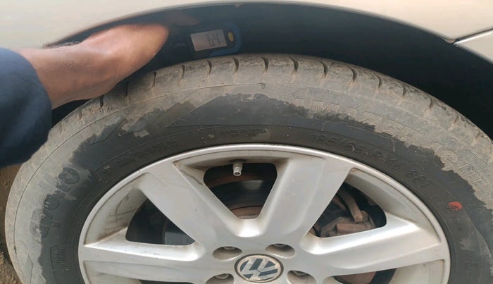 2011 Volkswagen Vento TRENDLINE 1.6, Petrol, Manual, 1,10,960 km, tyre