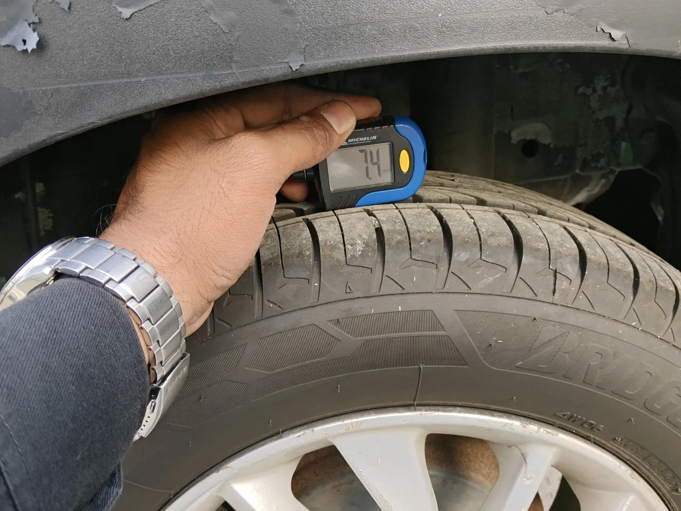 2016 Mahindra Kuv100 K8 6 STR, Petrol, Manual, 44,946 km, tyre