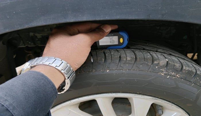 2016 Mahindra Kuv100 K8 6 STR, Petrol, Manual, 44,946 km, tyre