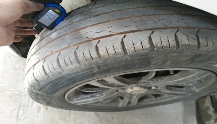 2011 Hyundai Verna FLUIDIC 1.6 CRDI EX, Diesel, Manual, 1,86,113 km, tyre