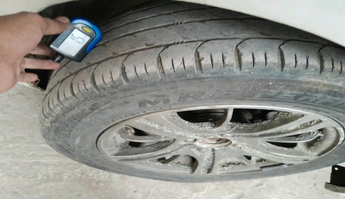 2011 Hyundai Verna FLUIDIC 1.6 CRDI EX, Diesel, Manual, 1,86,113 km, tyre