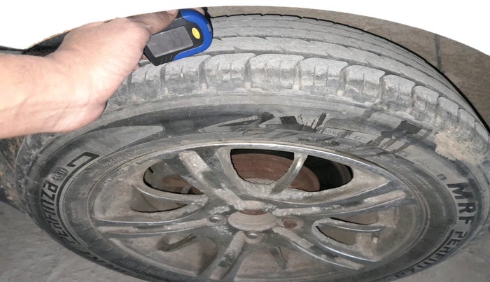 2011 Hyundai Verna FLUIDIC 1.6 CRDI EX, Diesel, Manual, 1,86,113 km, tyre