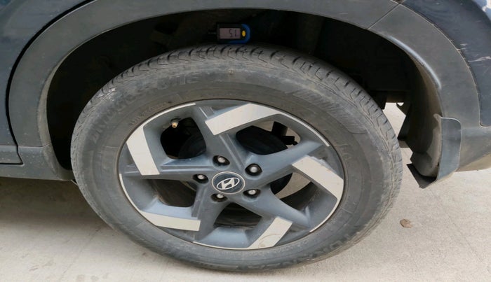 2021 Hyundai VENUE SX 1.0 TURBO, Petrol, Manual, 77,402 km, tyre