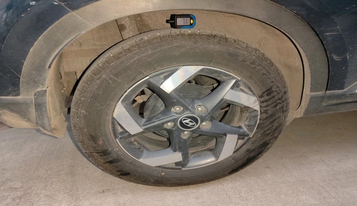 2021 Hyundai VENUE SX 1.0 TURBO, Petrol, Manual, 77,402 km, tyre