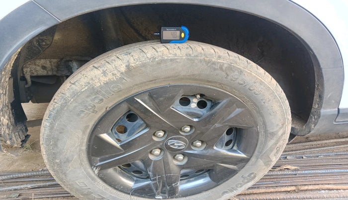 2023 Hyundai VENUE SX 1.2 PETROL, Petrol, Manual, 40,460 km, tyre