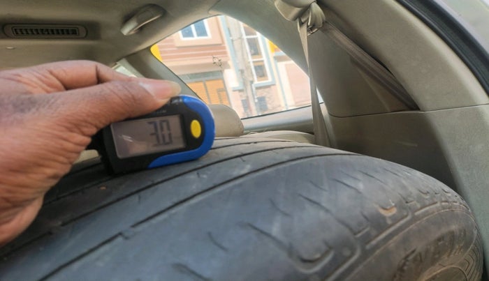 2014 Toyota Innova 2.5 VX 8 STR, Diesel, Manual, 1,84,910 km, tyre