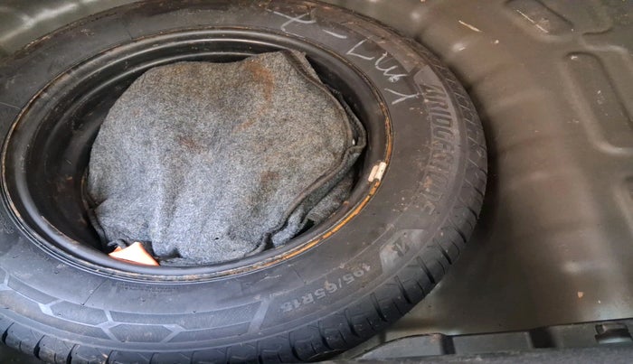 2022 Hyundai VENUE SX 1.2 PETROL, Petrol, Manual, 92,473 km, tyre