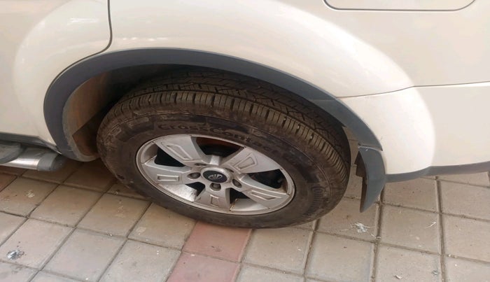 2014 Mahindra XUV500 W8, Diesel, Manual, 7,00,001 km, tyre
