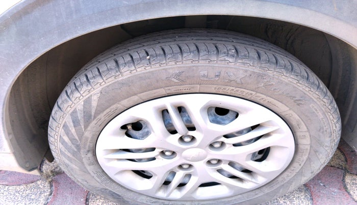 2023 KIA CARENS PRESTIGE 1.5 PETROL 7 STR, Petrol, Manual, 9,281 km, tyre