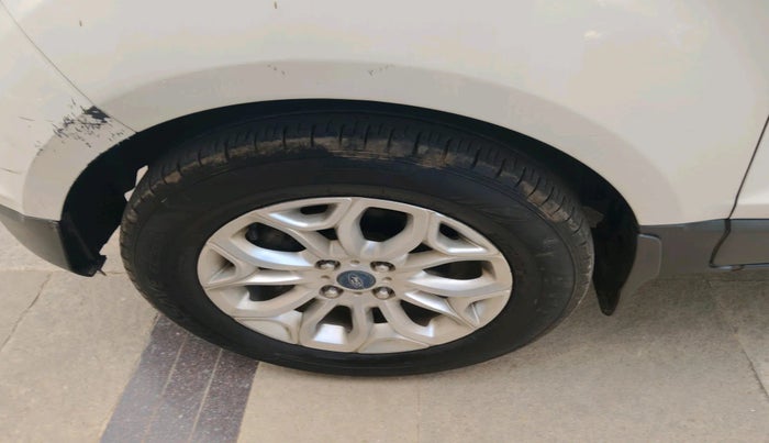 2014 Ford Ecosport TITANIUM 1.0L ECOBOOST, Petrol, Manual, 1,32,980 km, tyre