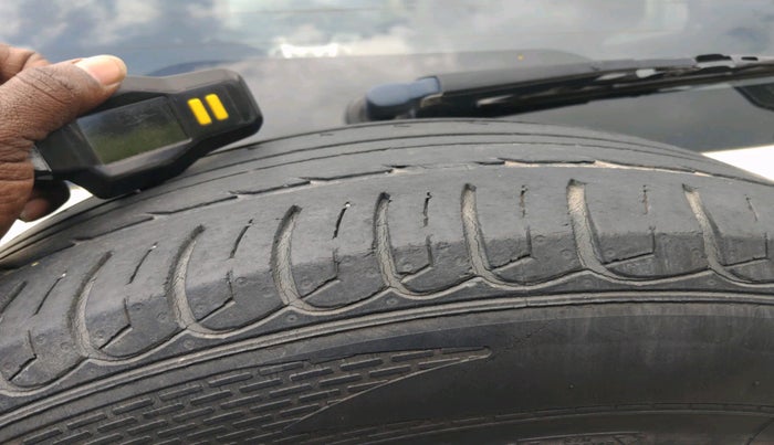 2014 Ford Ecosport TITANIUM 1.0L ECOBOOST, Petrol, Manual, 1,32,980 km, tyre