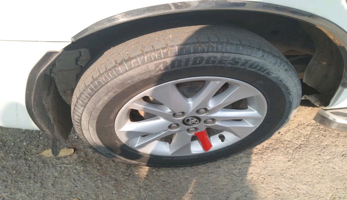 2016 Toyota Innova Crysta 2.4 VX 7 STR, Diesel, Manual, 2,15,397 km, tyre