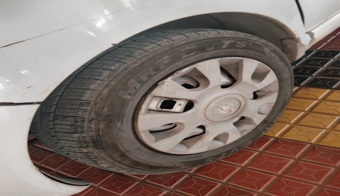 2012 Chevrolet Spark LS 1.0, Petrol, Manual, 1,42,028 km, tyre