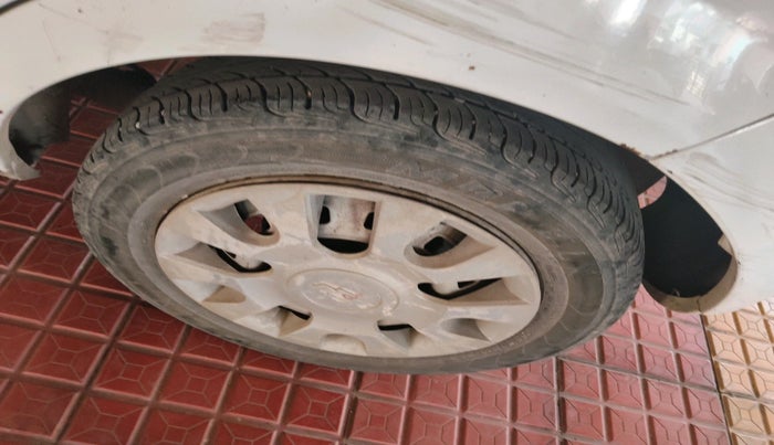 2012 Chevrolet Spark LS 1.0, Petrol, Manual, 1,42,028 km, tyre