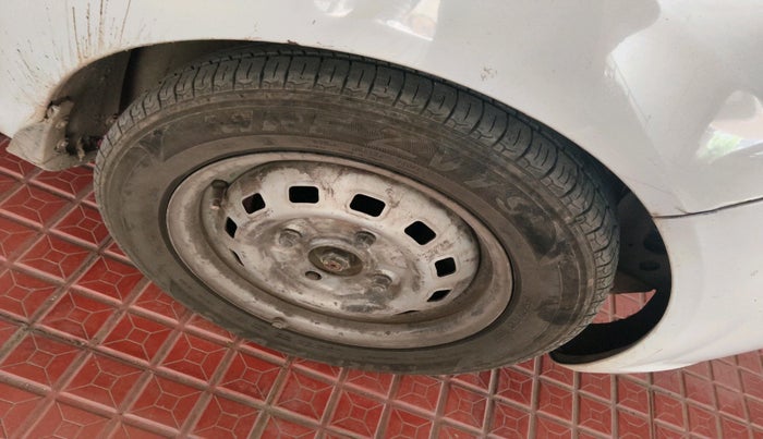 2012 Chevrolet Spark LS 1.0, Petrol, Manual, 1,42,028 km, tyre