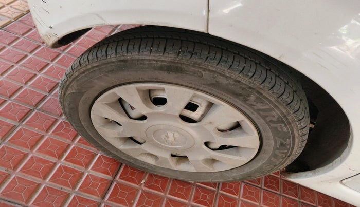 2012 Chevrolet Spark LS 1.0, Petrol, Manual, 1,42,028 km, tyre